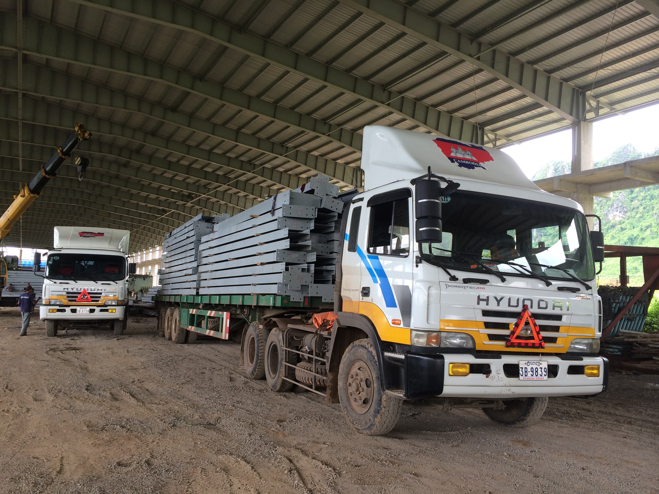 SgbExpress cung cấp dịch vụ vận chuyển đường bộ sang Lào
